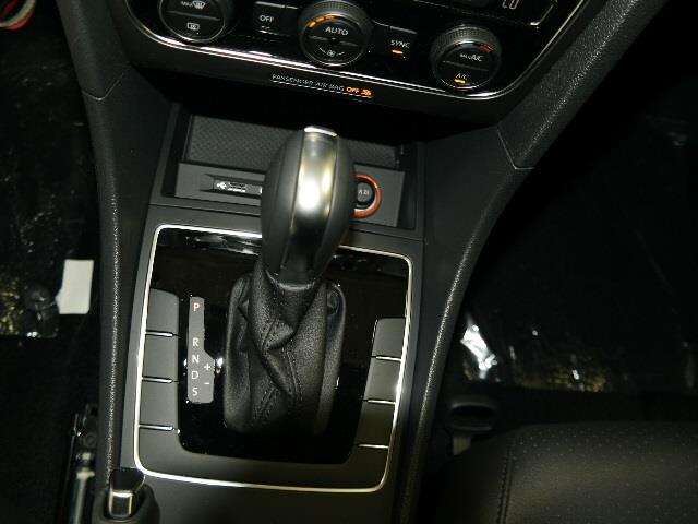 2017 Volkswagen Passat 1.8T R-Line 4dr Sedan